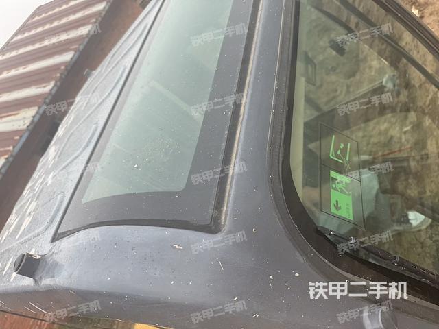 驾驶室顶部（整机外观）