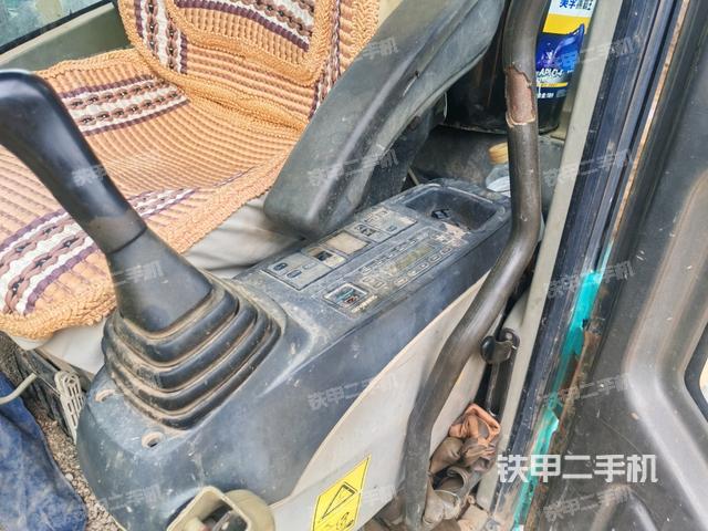 座椅左侧控制台/音响/含左手柄（驾驶室部分）