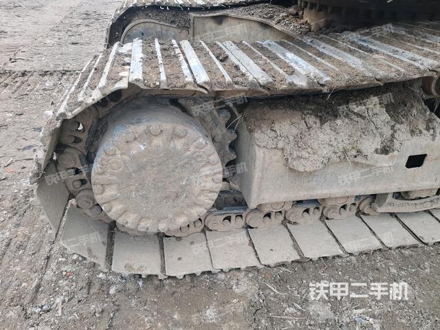 右驅(qū)動輪（行走機構(gòu)）