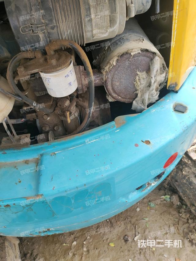 液壓泵艙室正面整體（整機外觀）