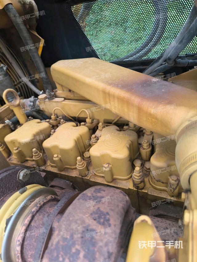 发动机左侧全景（推土机发动机舱）