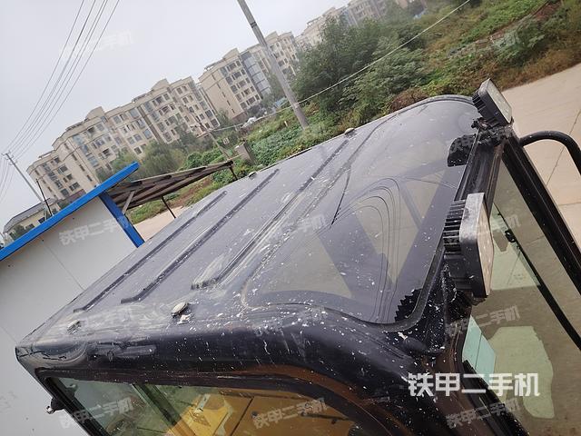 驾驶室顶部（整机外观）