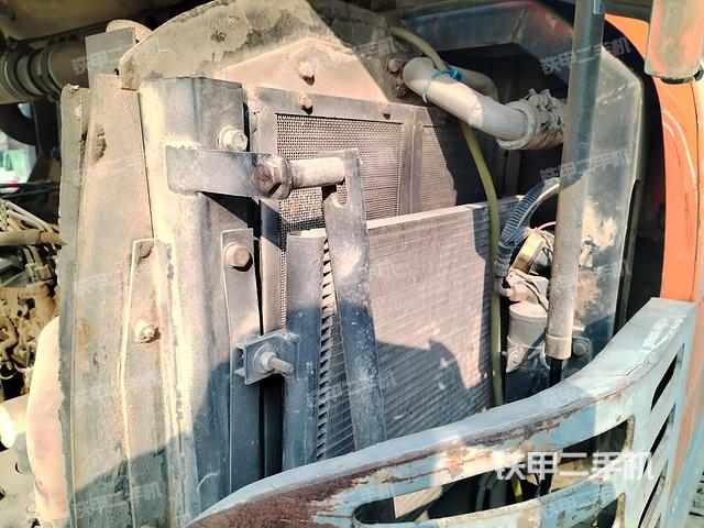 回转马达和主控阀（整机外观）