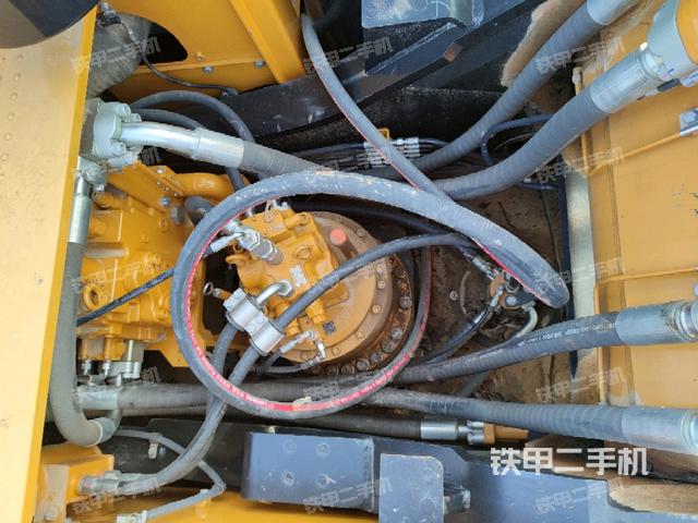 中央回转接头特写（上车部件）