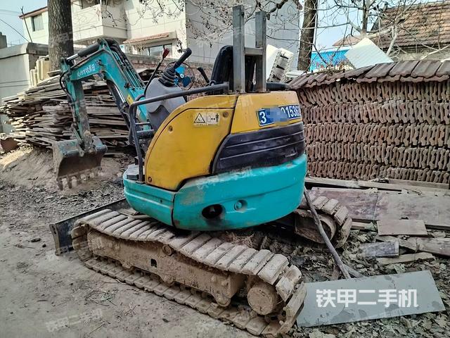 駕駛室頂部（整機外觀）