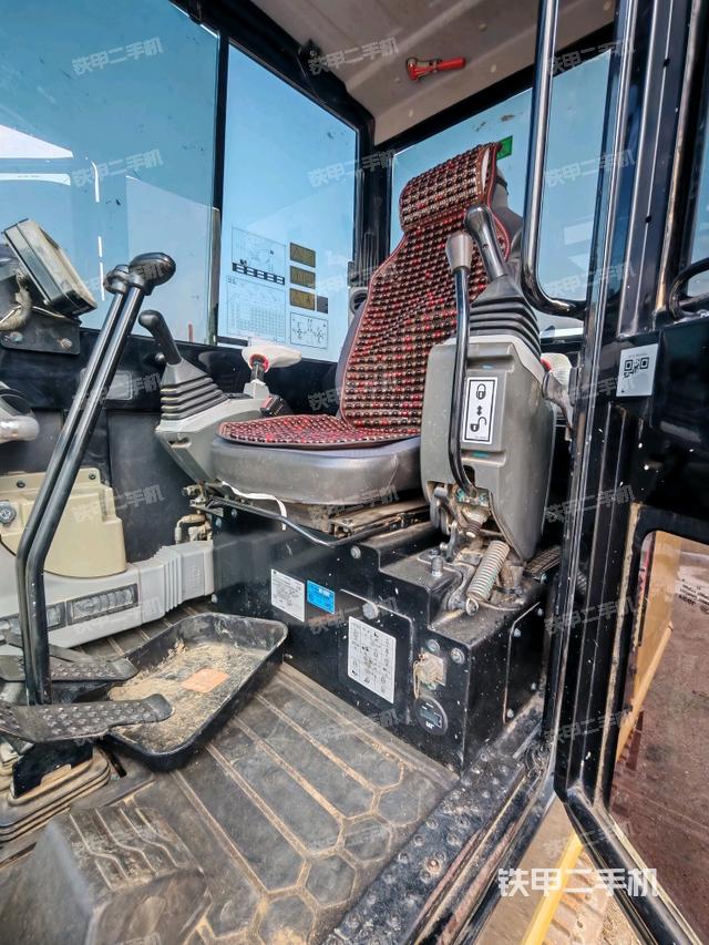 駕駛室整體（整機(jī)外觀）