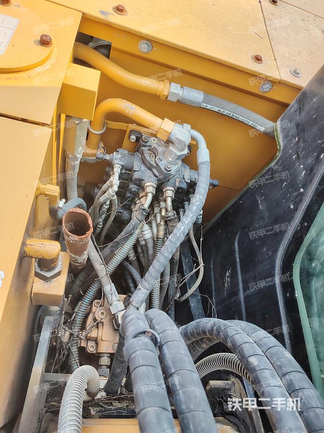 回转马达和主控阀（整机外观）