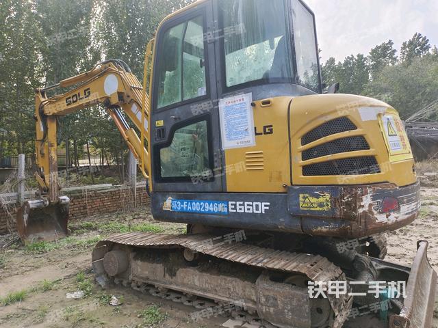 驾驶室顶部（整机外观）