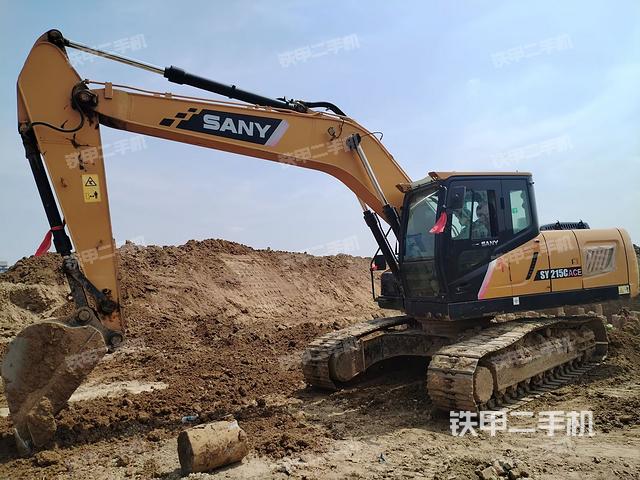 三一重工SY215C挖掘機(jī)