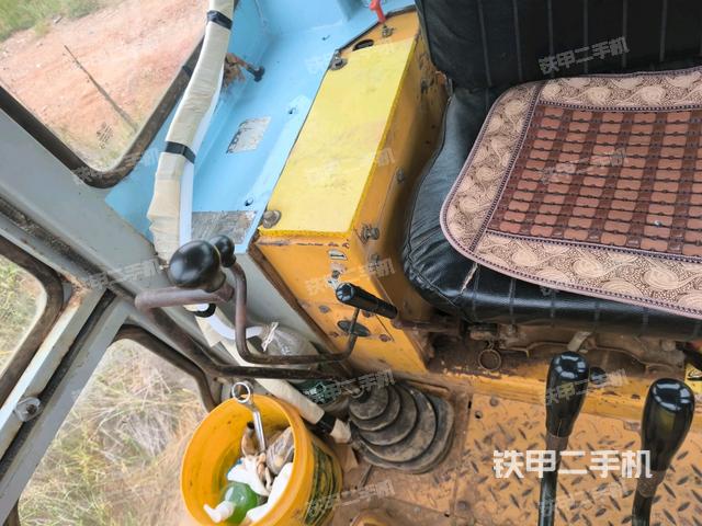 驾驶室内部全景（推土机驾驶室）