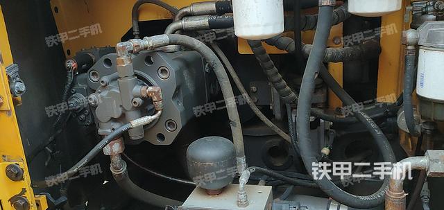 液壓泵艙室正面整體（整機(jī)外觀）