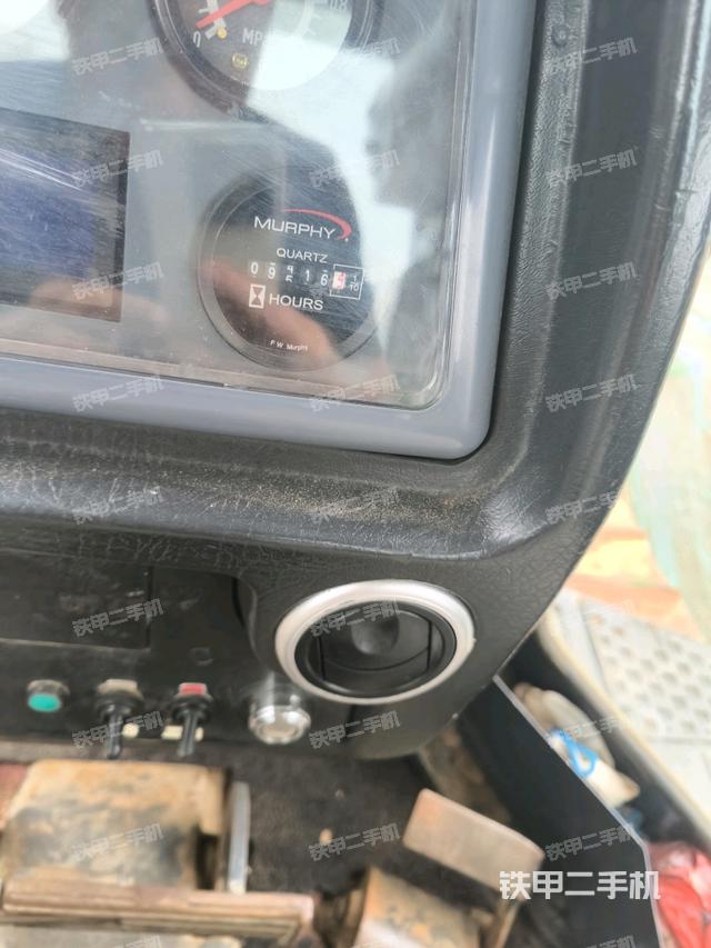 駕駛室內(nèi)部全景（推土機(jī)駕駛室）