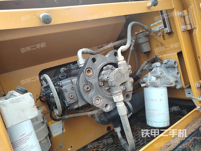 液壓泵艙室正面整體(整機外觀) 液壓泵艙室正面整體(整機外觀)
