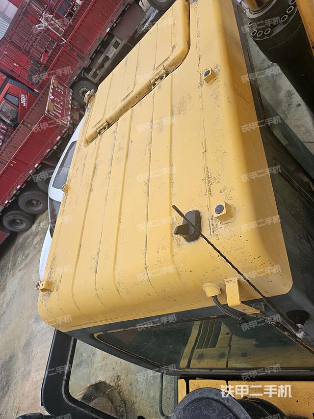 驾驶室顶部（整机外观）