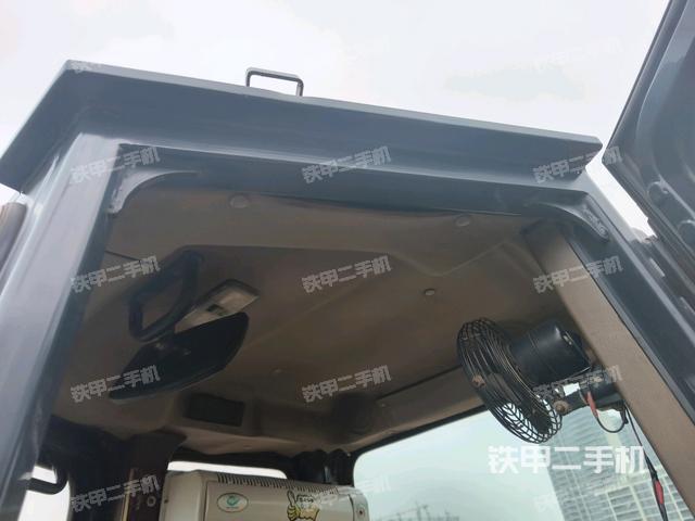 駕駛室右側(cè)全景照（推土機(jī)駕駛室）