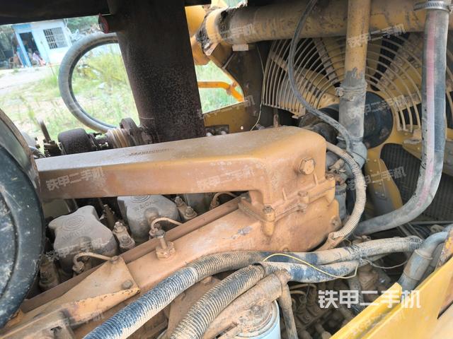 风扇及皮带（推土机发动机舱）