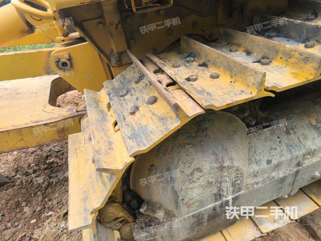 左侧履带全景（推土机底盘及工作装置）