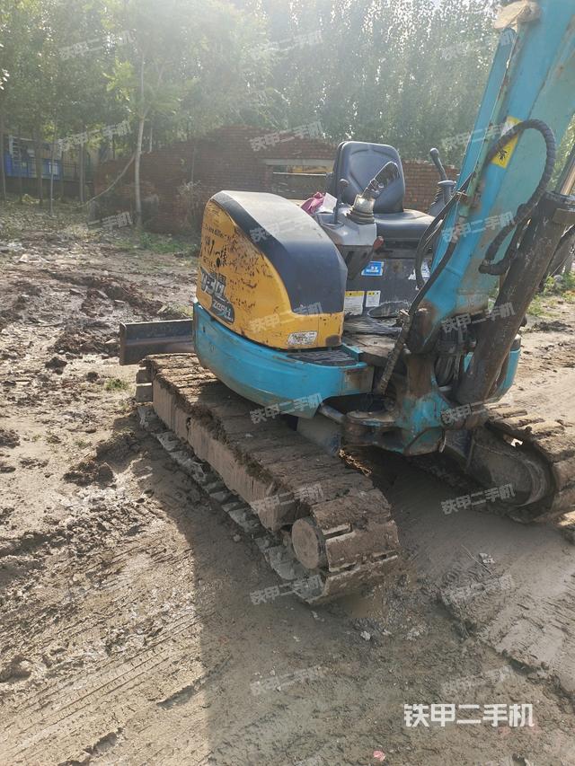 回轉(zhuǎn)馬達(dá)和主控閥（整機(jī)外觀）