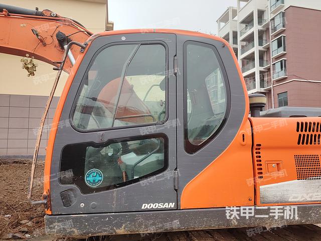 驾驶室整体（整机外观）