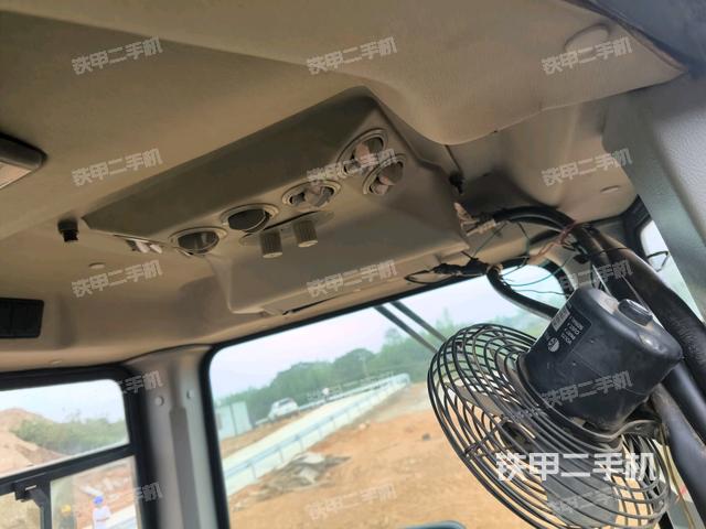 驾驶室左侧全景照（推土机驾驶室）