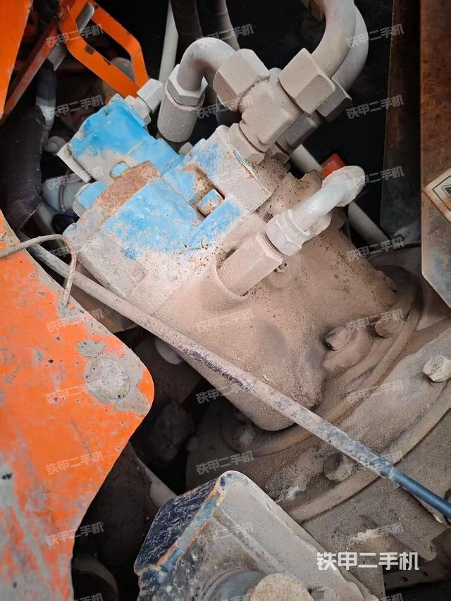 液壓泵艙室正面整體（整機(jī)外觀）