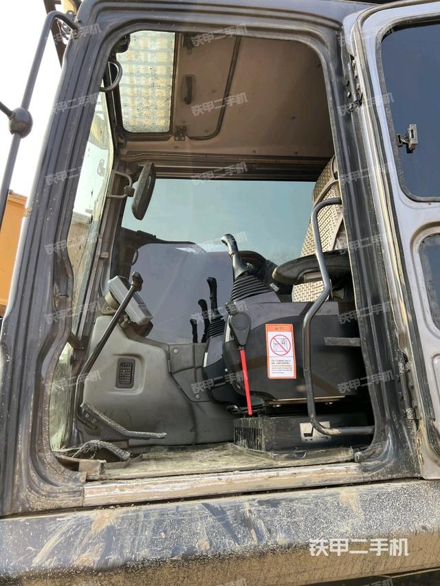 駕駛室整體（整機(jī)外觀）