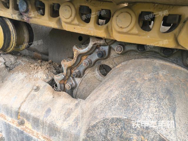 松土器全景（推土机底盘及工作装置）