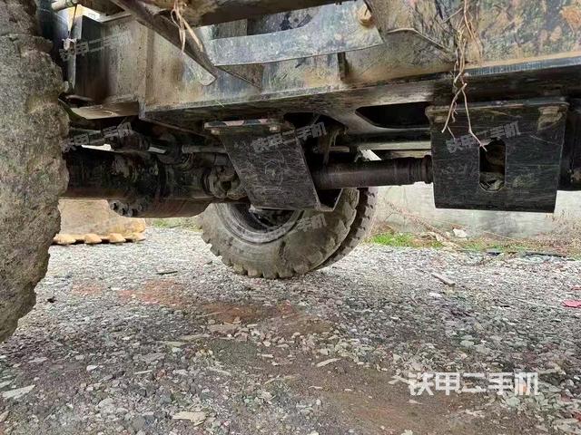 单侧履带整体(整机外观) 单侧履带整体(整机外观)
