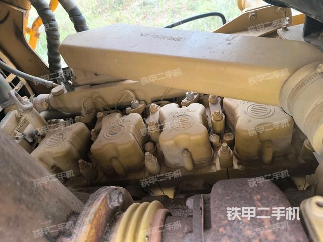 发动机左侧全景（推土机发动机舱）