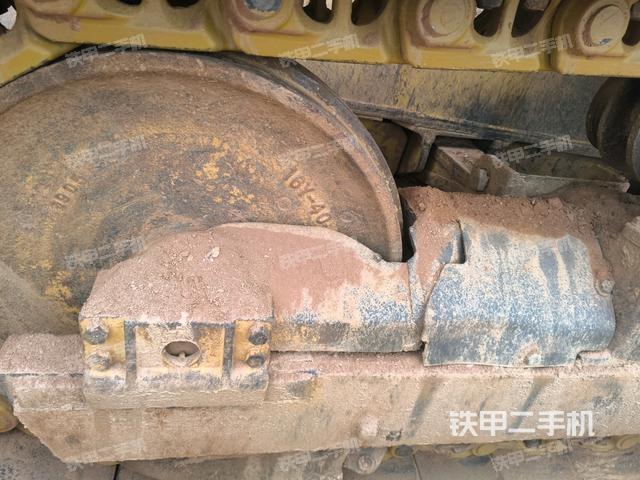 左侧履带全景（推土机底盘及工作装置）