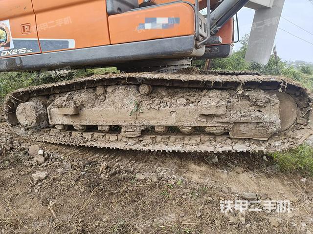 单侧履带整体(整机外观) 单侧履带整体(整机外观)