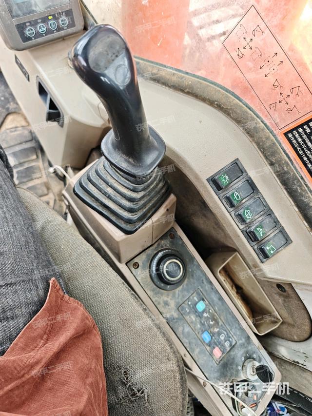 座椅左側(cè)控制臺/音響/含左手柄（駕駛室部分）