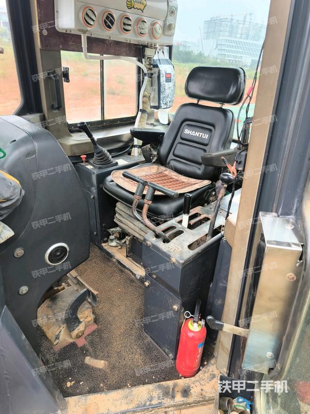 駕駛室外頂部全景（推土機(jī)駕駛室）