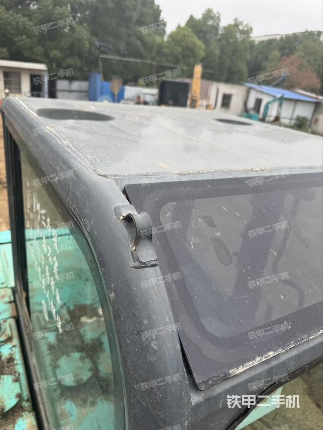 驾驶室顶部（整机外观）