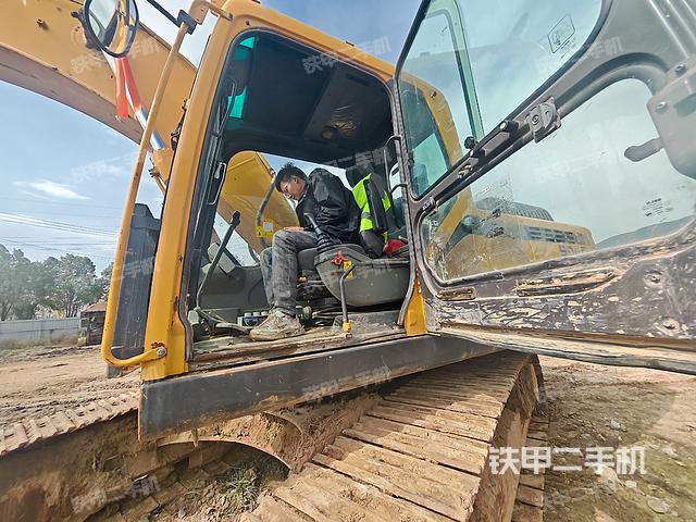 駕駛室整體(整機(jī)外觀) 駕駛室整體(整機(jī)外觀)