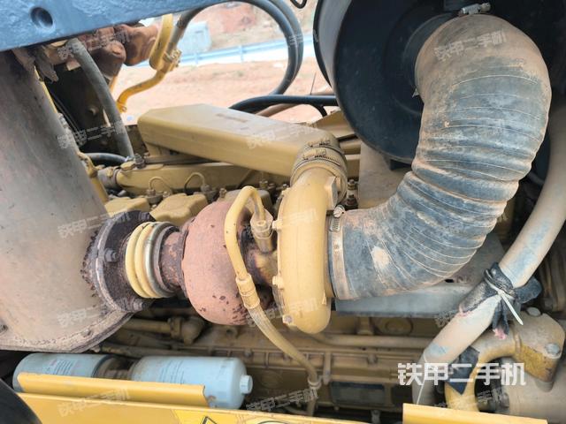 发动机左侧全景（推土机发动机舱）