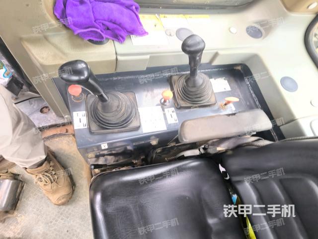 驾驶室内部顶部（推土机驾驶室）