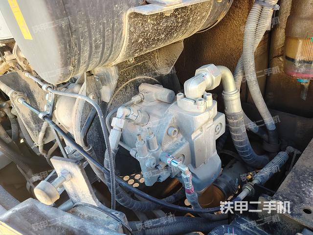 液壓泵艙室正面整體（整機(jī)外觀）