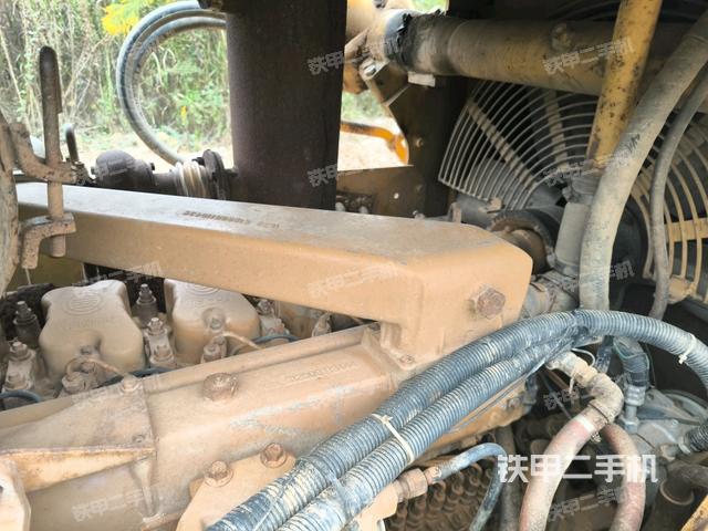 发动机左侧全景（推土机发动机舱）