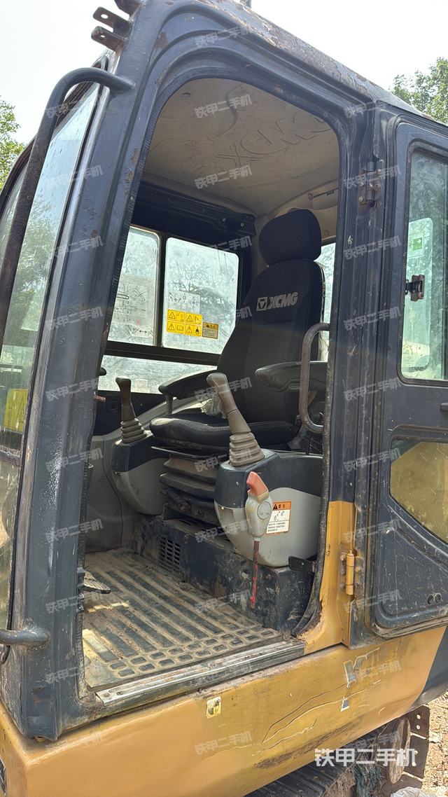 驾驶室整体（整机外观）