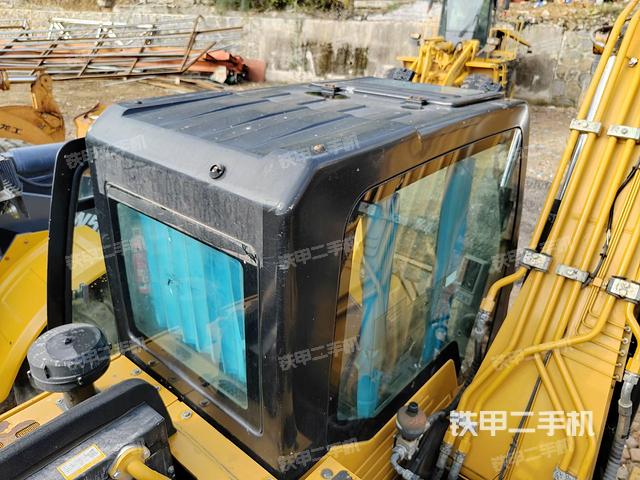 駕駛室頂部(整機外觀) 駕駛室頂部(整機外觀)