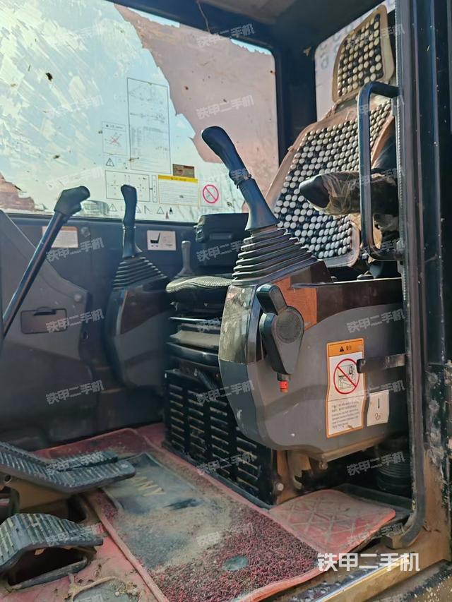 駕駛室整體（整機(jī)外觀）