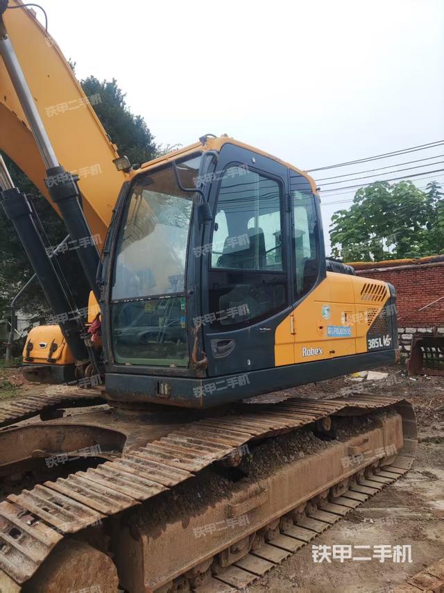 驾驶室整体(整机外观) 驾驶室整体(整机外观)