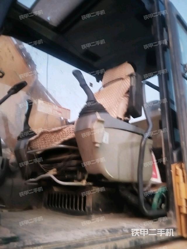 座椅左侧控制台/音响/含左手柄（驾驶室部分）