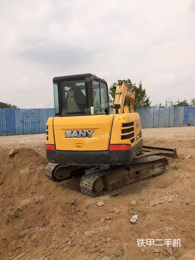 駕駛室頂部（整機外觀）