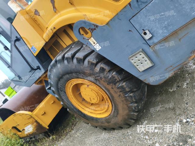 整機(jī)右側(cè)（設(shè)備外觀及核心部件）