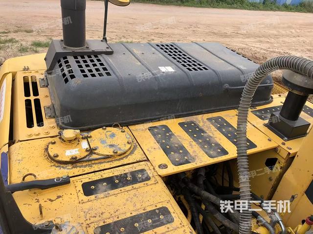 驾驶室顶部（整机外观）