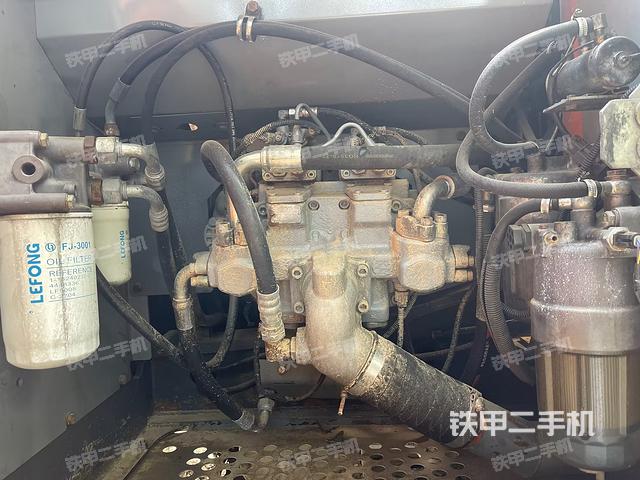 液壓泵艙室正面整體（整機(jī)外觀）