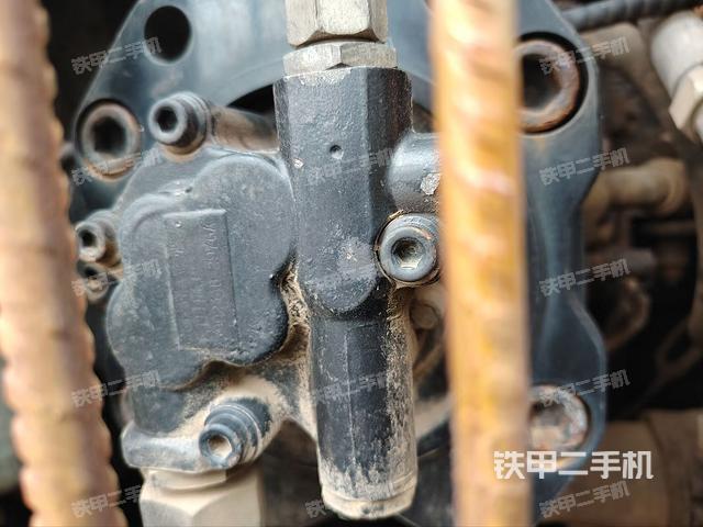 液壓泵艙室正面整體(整機(jī)外觀) 液壓泵艙室正面整體(整機(jī)外觀)