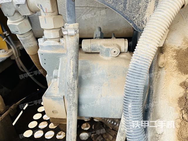 液壓泵艙室正面整體（整機(jī)外觀）